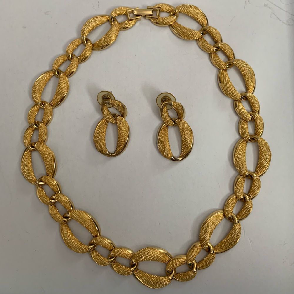 EUC Vintage XL Chain Links necklace earrings set